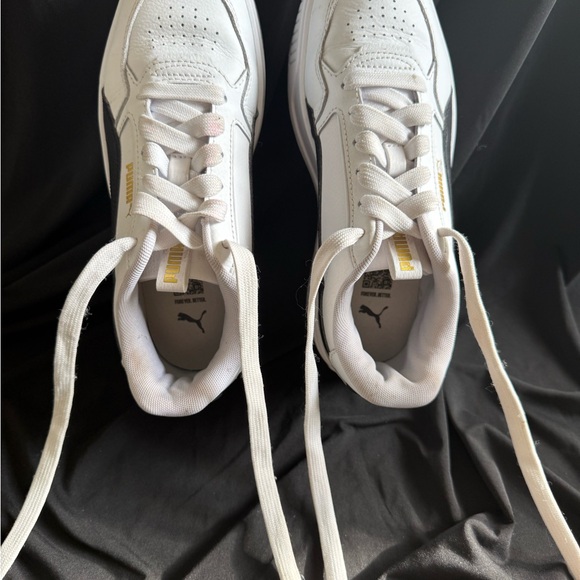 Puma Classic suede leather in White and Black Sneakers - Picture 6 of 10